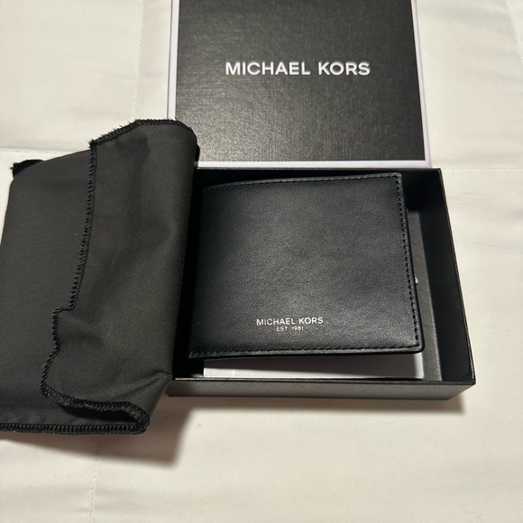 Michael Kors Black Wallet - Picture 1 of 3